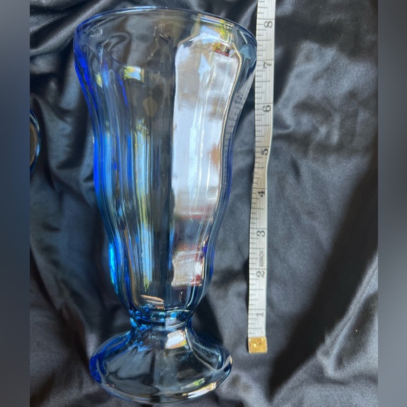 Vintage Set Of Four Anchor Hocking Light Blue Glass Sundae or Milk Shake Glasses - Picture 6 of 8